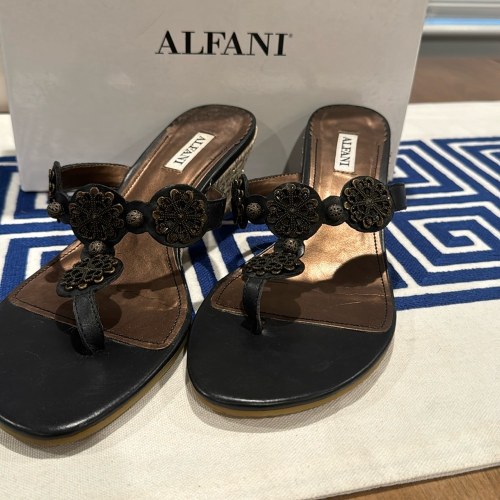 Alfani Fortuna wedge sandal size 8M